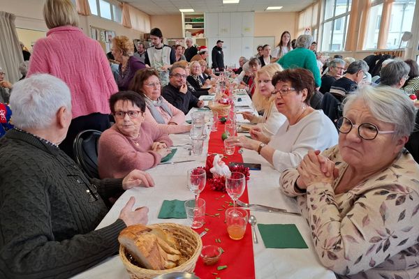 73 personnes ont participé au repas solidaire de Noël organisé à Angers pour les personnes isolées