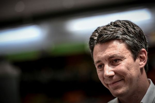 Le candidat à la mairie de Paris, Benjamin Griveaux, lors d'une visite d'un marché à Paris, le 11 juillet 2019.