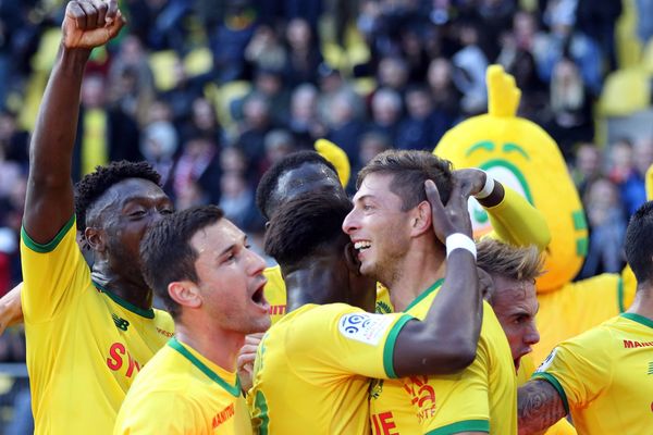 La joie des Canaris du FC Nantes autour d'Emiliano Sala, auteur du premier but face à Guingamp ce dimanche 4 novembre 2018.