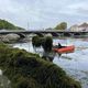 Depuis le 9 septembre, des bateaux remplis d'algues traversent le Cher à Montluçon.