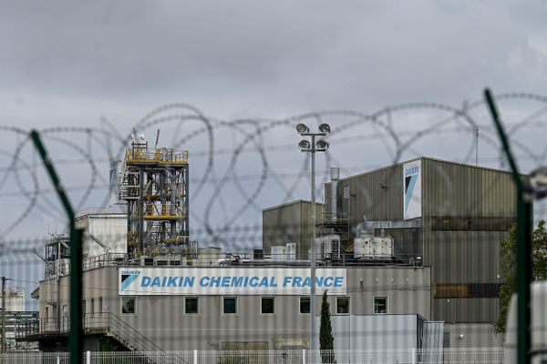 L'entreprise Daikin doit suspendre 'l'extension de ses activité jusqu'à nouvel ordre.