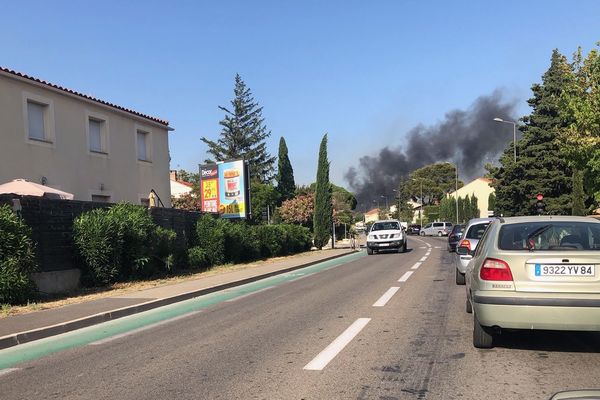 L'incendie crée d'importants bouchons dans la commune de Sorgues