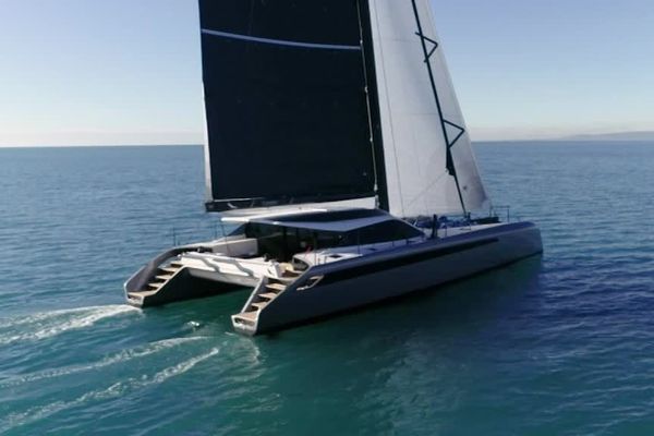 Le Gunboat est un catamaran de 20 mètres qui allie grand luxe, confort et performance.