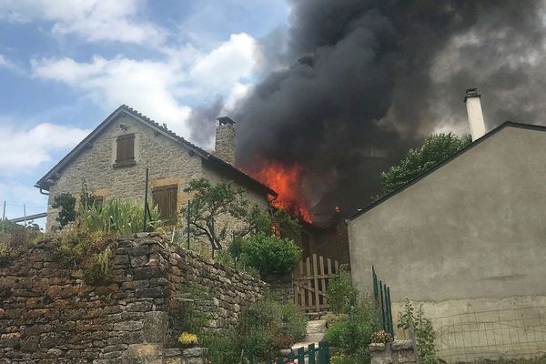 Chanac (Lozère) - incendie dans une maison et une grange - 9 juillet 2019.