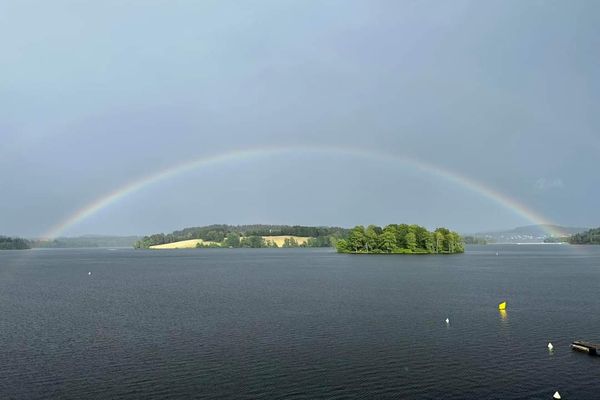 Arc en ciel au dessus du Lac de Vassivière , Haute-Vienne