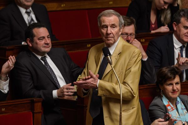 Le député Lucien Degauchy lors de la séance des questions au gouvernement à l'Assemblée nationale le 18 novembre 2014.