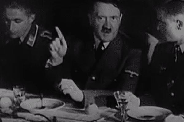 En 1940, Adolf Hitler passait Noël dans les Hauts-de-France, aux côtés de ses troupes.