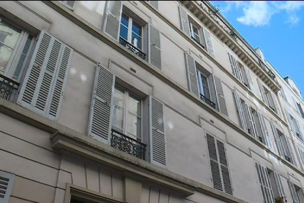 Quatre bonbonnes de gaz ont été découvertes dans le hall et à l'extérieur de cet immeuble du 16e arrondissement de Paris, dans la nuit du 29 au 30 septembre 2017