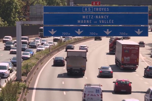 Les panneaux de limitation à 70 km/h sont posés sur l'A4 ce mardi 5 novembre, l'expérimentation peut commencer.