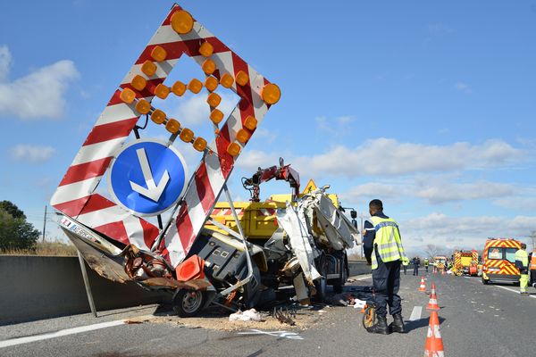 Des dégats impressionnants pour le camion de signalisation percuté au niveau de Villeneuve-de-la-Raho, dans les P.O