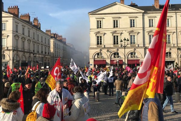 A l'appel de plusieurs syndicats, une mobilisation a réuni plusieurs centaines de personnes dans les rues d'Orléans contre la réforme de la retraite à point. 