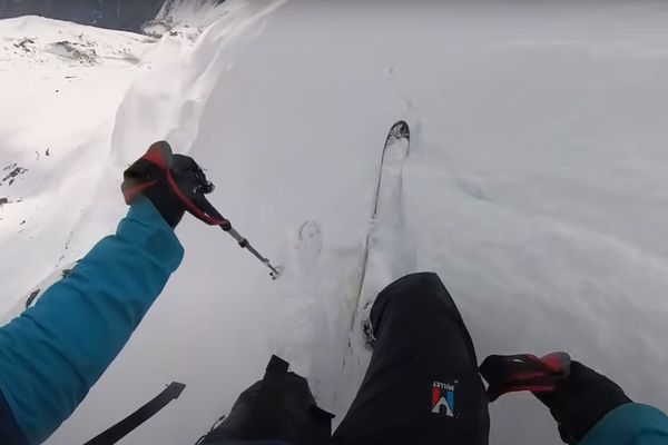 Deux freerideurs ont frôlé la catastrophe dans les Pyrénées. Ils auraient pu être engloutis par une avalanche.  Porteurs de caméra, ils ont tout filmé. Et l'un d'entre eux fait son mea-culpa.