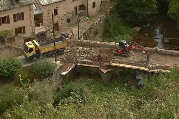 Un pont médiéval sur le Dourdou en pleine restauration