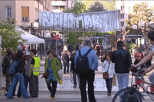 La Nuit Debout à Lyon, c'est sur la place Guichard (3e) - 19/4/16