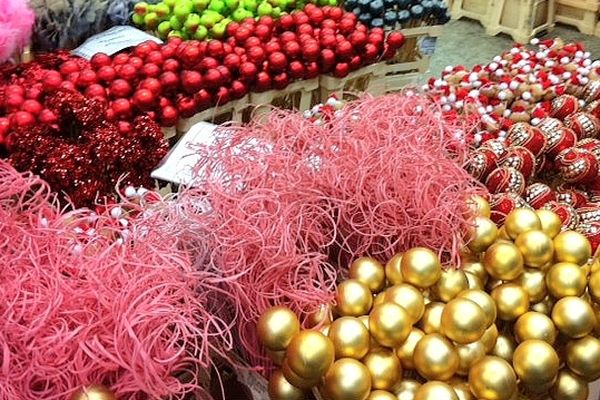 Les décorations de Noël au marché d'intérêt national de Rouen.