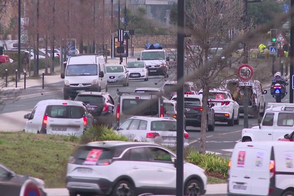 Opération escargot menée par les buralistes du Gard entre Alès et Nîmes. Jeudi 15 février 2024.