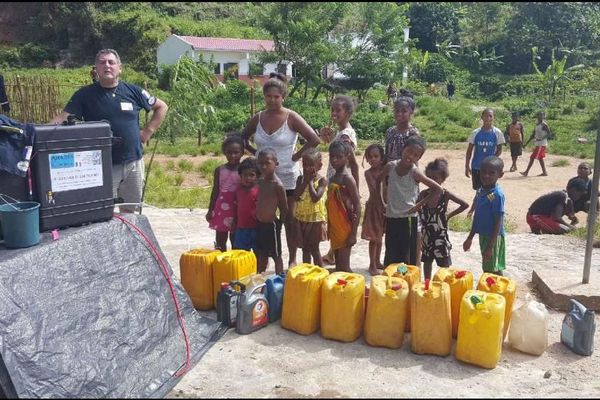 Une unité de potabilisation de l'eau mise en place par l'équipe de Pompiers de l'Urgence Internationale à Brickaville à Madagascar.