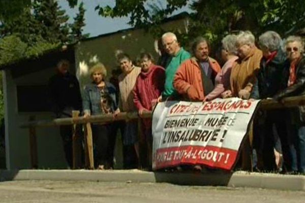 Nîmes - les riverains en colère se sont rassemblés en association - 28 avril 2015.