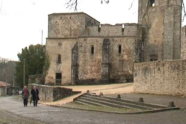 Les deux président devraient visiter le village martyr.