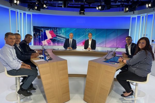 Les invités sur le plateau pour le débat d'avant premier tour des législatives dans la 4e circonscription de la Vienne.