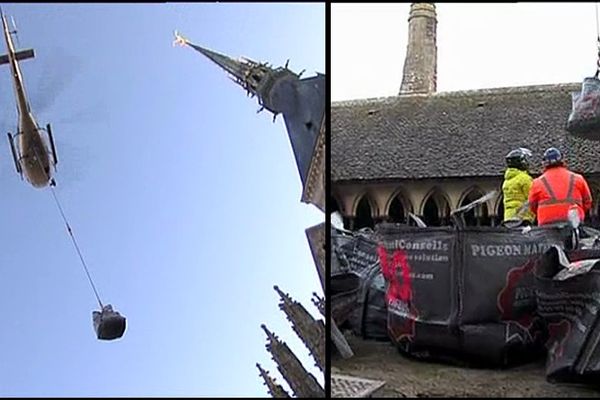 Un hélicoptère évacue les tonnes de dalles de pierre et de gravats du cloître du Mont-Saint-Michel