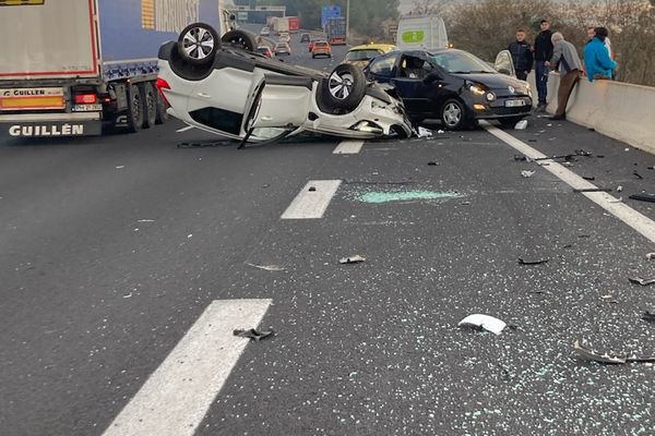 Deux voitures se sont percutées sur l'A9, ce jeudi 8 février à hauteur d'Aigues-Vives, dans le Gard. Quatre hommes ont été légèrement blessés.