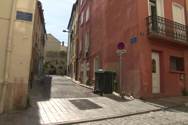 Le corps de la victime a été retrouvé au croisement des rues Dugommier et Camille Jourdan à Perpignan. 