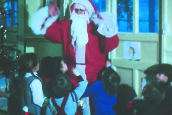 Les films de famille sont projetés du 23 au 31 décembre au village des métiers d'antan à Saint-Quentin (Aisne).