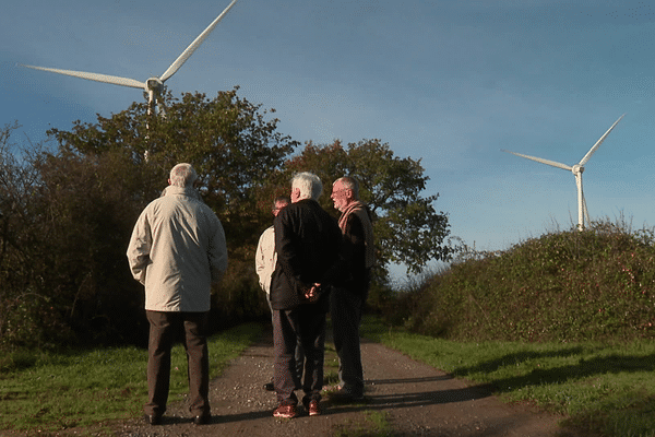 Des citoyens ont investi dans des éoliennes, grâce notamment aux associations qui les ont aidés à concrétiser leurs projets.