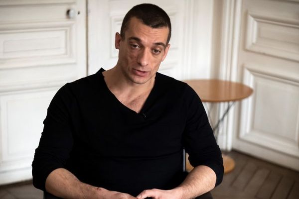 L'artiste russe Piotr Pavlenski a été placé en garde à vue ce samedi 15 février pour des violences lors de la soirée du nouvel an.