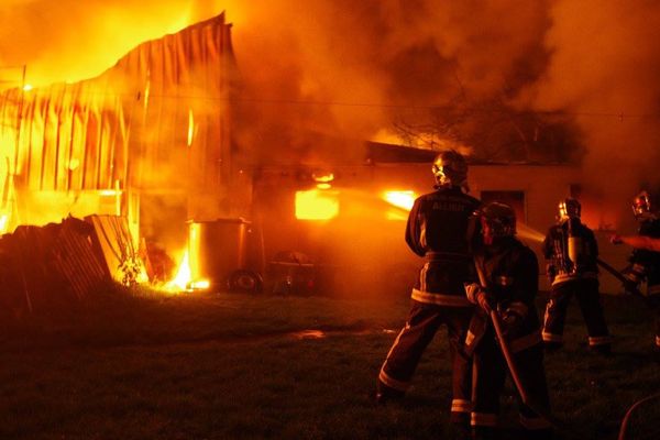 Lors de l'incendie de la concession auto