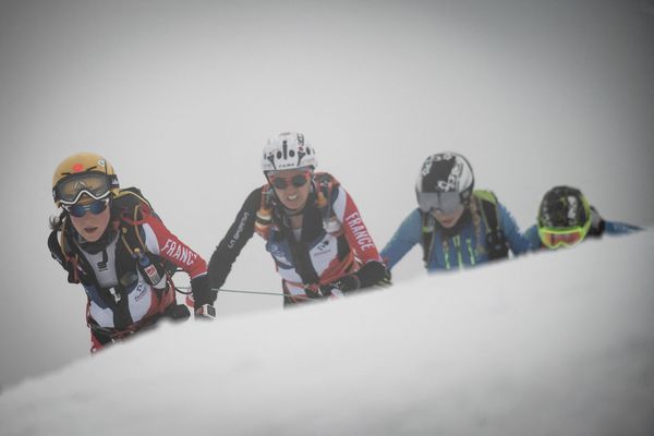 Les Françaises Axelle Gachet-Mollaret et Lorna Bonnel ont pris la 3e place de la course.