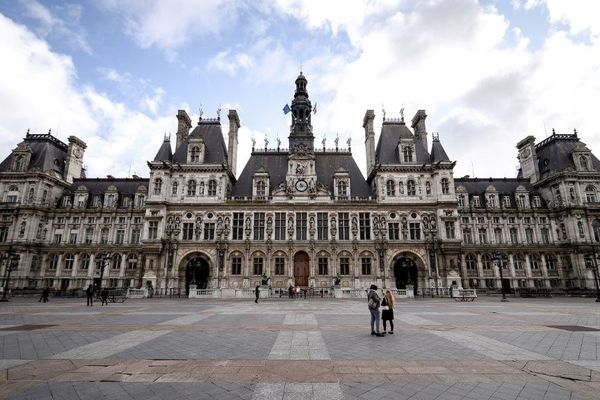 A Paris, il faudra attendre le 23 mai pour savoir quand se tiendra le second tour des élections municipales.