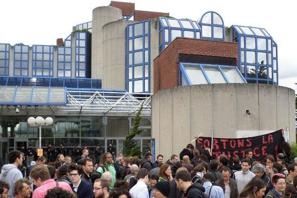 Rassemblement à Bobigny