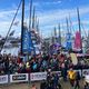 La foule à l'abord des pontons du Vendée Globe, à l'ouverture du village.