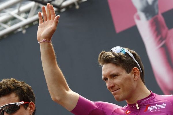 Arnaud Démare avec le maillot Cyclamen après la 12e étape du Giro, Cuneo-Pinerolo (158 km), le 23 mai 2019.