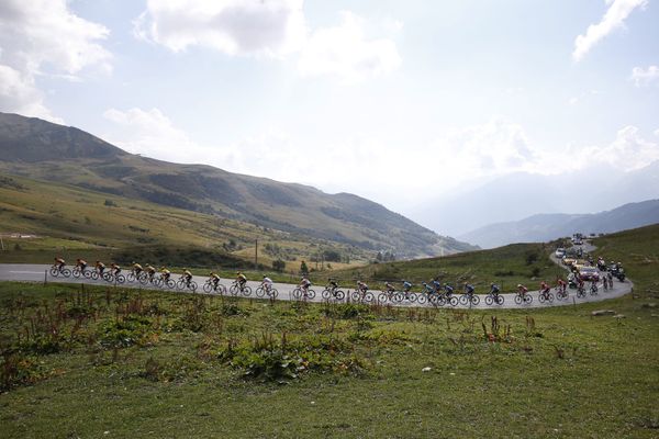 Les coureurs dans le col de la Loze lors du Tour de France 2020.