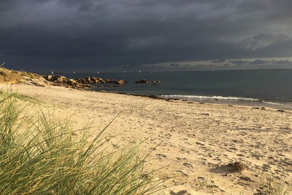 De nouveaux risques d'orage sont attendus dans le ciel breton, principalement dans l'après-midi. L'accalmie, en fin de journée sera accompagnée d'une baisse des températures.