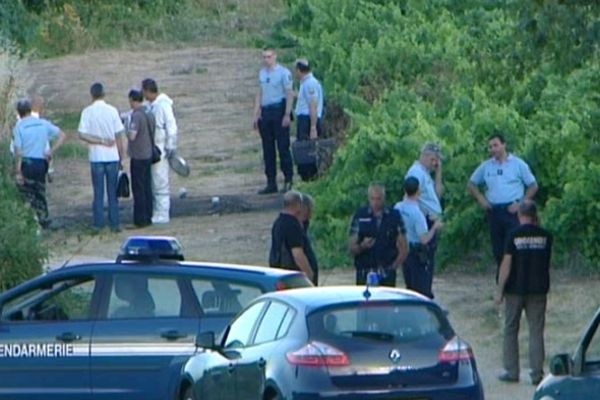 Saint-Hippolyte-de-Caton (Gard) - les gendarmes sur les lieux du crime - 27 juin 2012.
