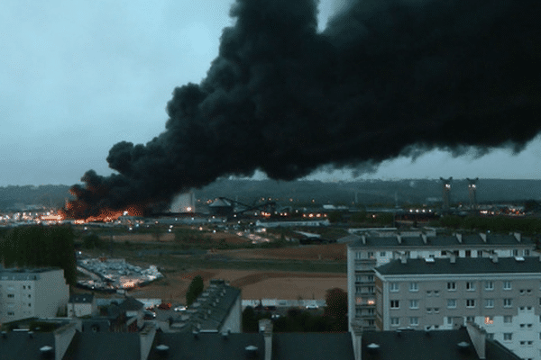 Le 26 septembre 2019, un incendie spectaculaire s'est déclenché à l'usine chimique de Lubrizol sur la rive gauche de Rouen.
