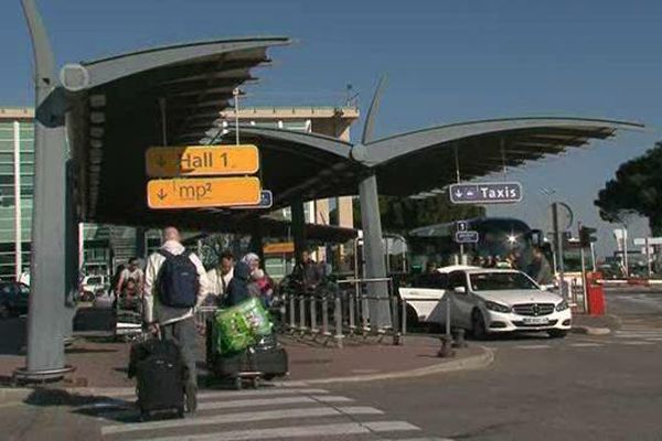 L'aéroport de Marseille-Provence : 30 % des vols déprogrammés.