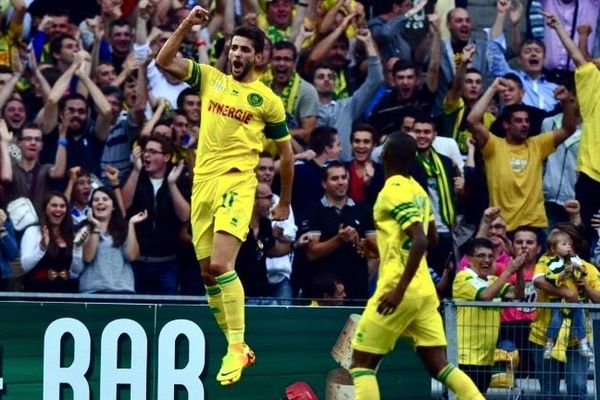 Heure de gloire à la Beaujoire en septembre face à l'OGC Nice, le public applaudit son héros Filip Djordjevic.