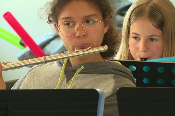 L'école de la Jonchère, dans un quartier populaire de Seynod, près d'Annecy, a une classe-orchestre depuis plus de 20 ans