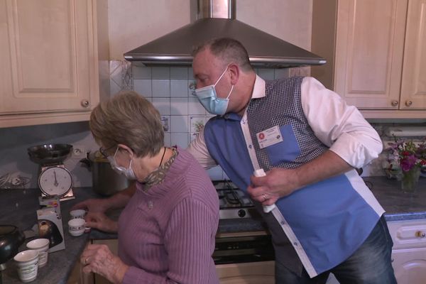 Fabien s'est reconverti en aide à domicile grâce à l'AMAC, après avoir travaillé toute sa vie dans l'hôtellerie