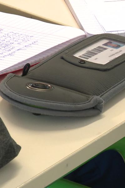 Cette pochette contient le téléphone d'un élève du lycée agricole de Saint-Maximin-la-Sainte-Baume. Il ne pourra la rouvrir qu'à la fin des cours.