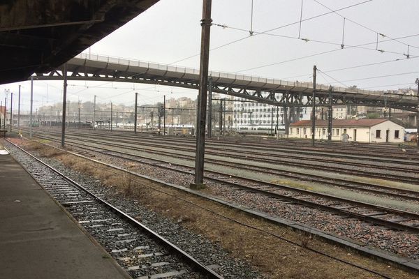 Vue sur la gare de Poitiers (Vienne)