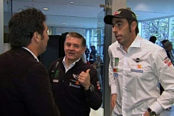 De gauche à droite : David Castera (Directeur Sportif du Dakar), Michel Perin (co-pilote Mini N° 305), Nani Roma (pilote Mini N°305).