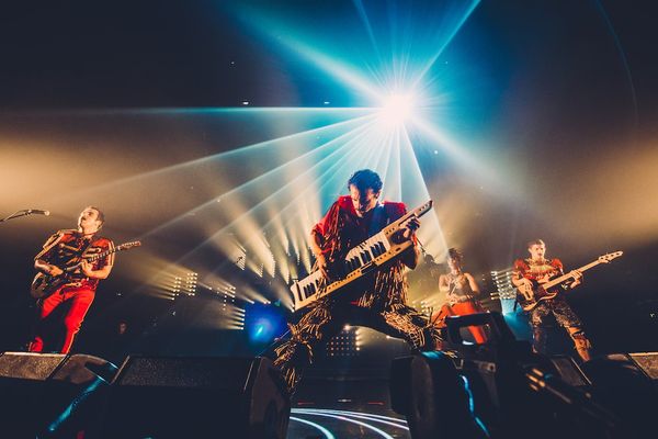 Le concert de Deluxe au Printemps de Bourges est interrompu prématurément. 