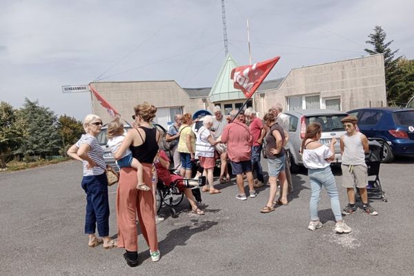 Les proches et connaissances de Mahfoud se sont rassemblés mercredi 17 août en soutien au jeune homme menacé d'expulsion.