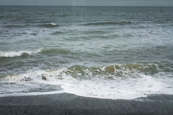 La mer photographiée à Dunkerque depuis la digue du Braek.